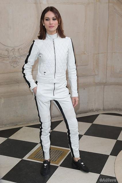 Наши в Париже — колхоз на выгуле!