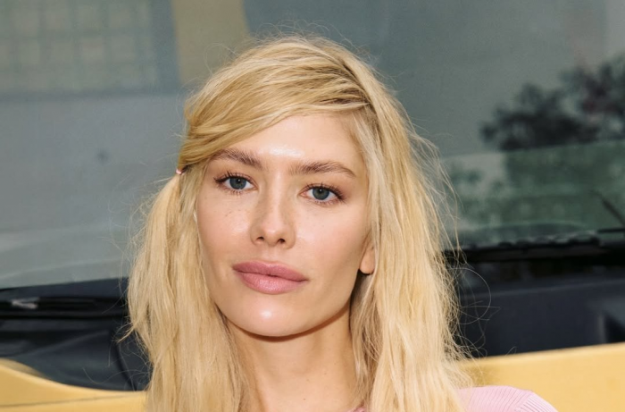 Модель Елена Перминова снялась с бойфрендом и детьми на Бали