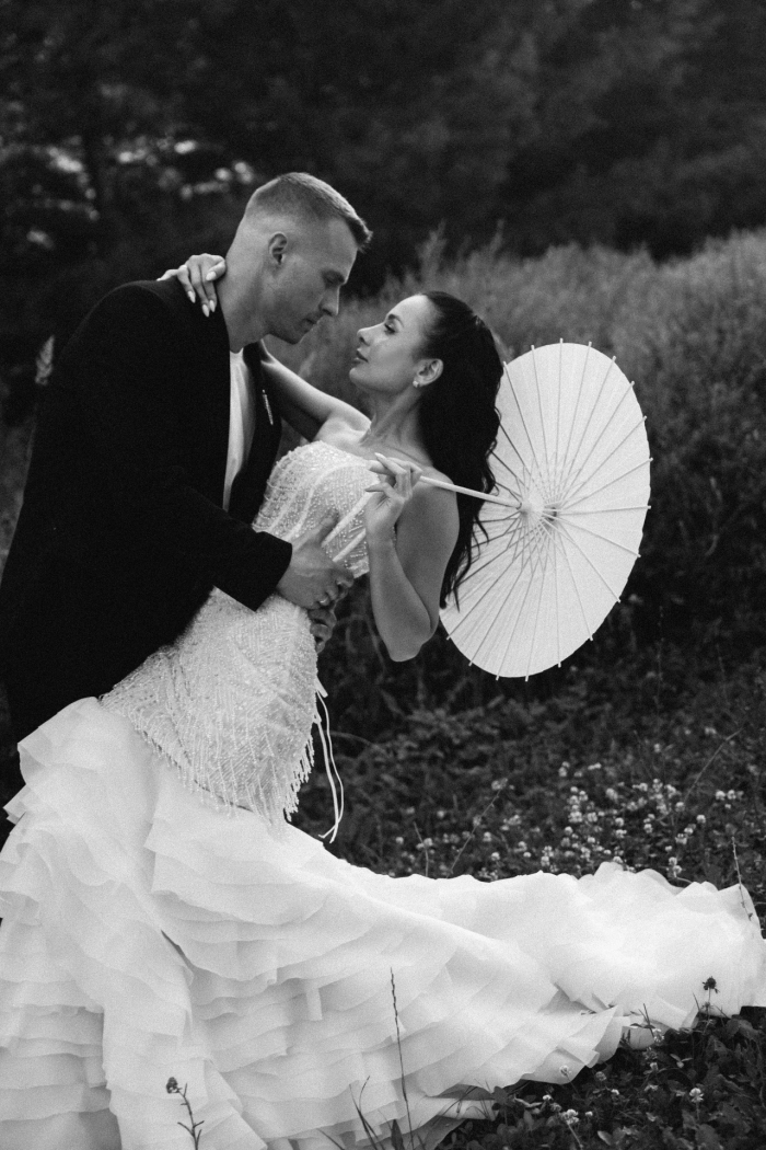 Живые бабочки на церемонии и дебют невесты в роли диджея в финале вечера - свадьба пары из Рязани в КСК История