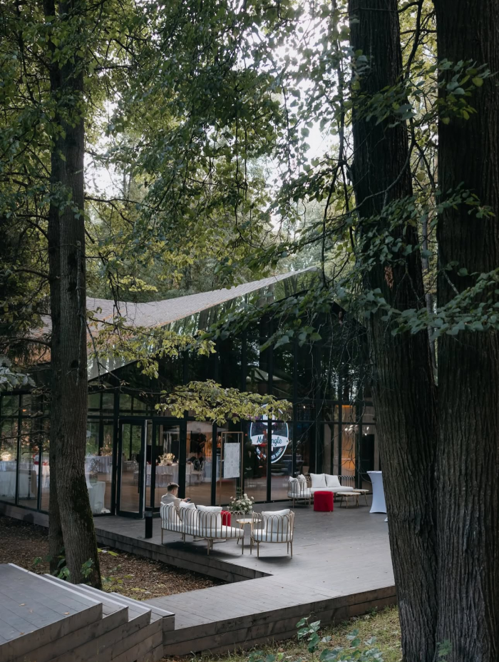 Знакомим вас с живописной свадебной площадкой Les Event House, где встречаются продуманный комфорт, красота и безопасность