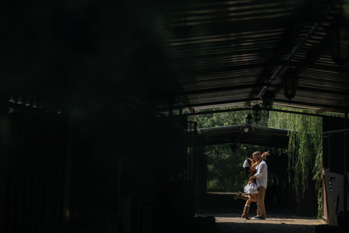 Живые бабочки на церемонии и дебют невесты в роли диджея в финале вечера - свадьба пары из Рязани в КСК История