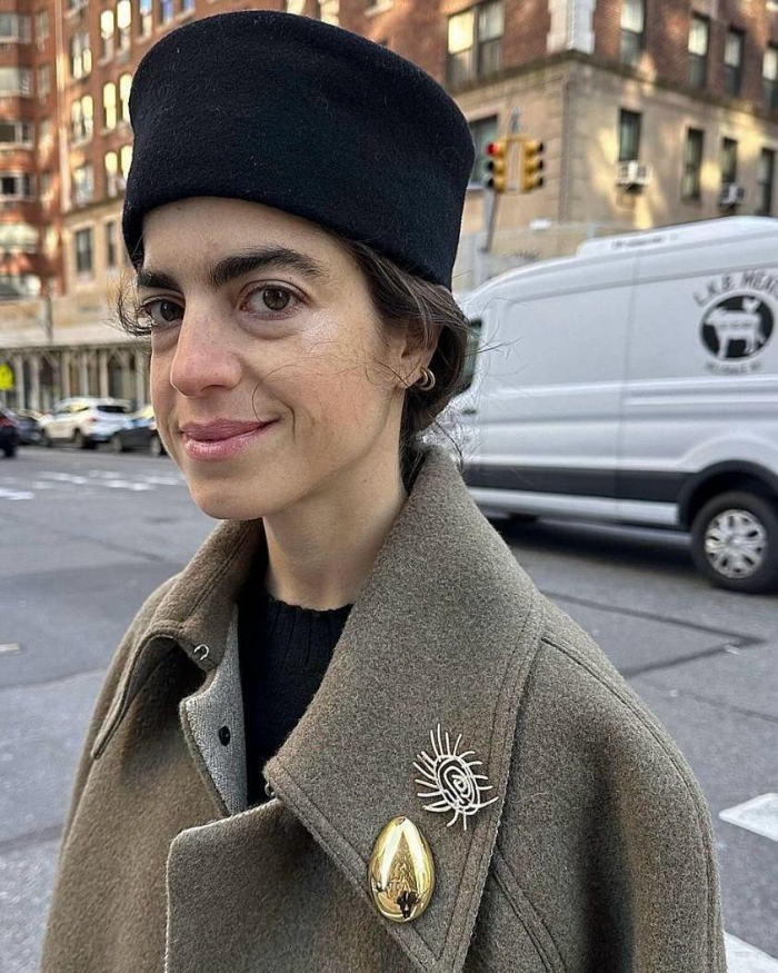 Шапки, береты и кепки: самые модные головные уборы зимы 2025/26