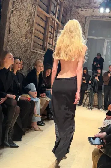 Пробка из "Роллс-Ройсов", Ксения Собчак и Светлана Бондарчук среди гостей и топ-модели на подиуме: вся светская Москва на показе Александра Терехова