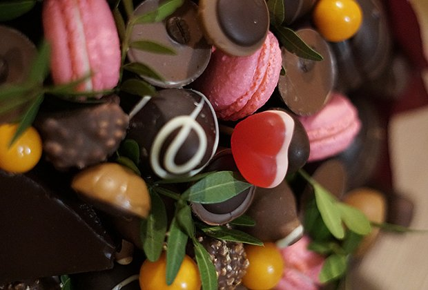 Что подарить парню на Новый год — 2026: 40+ идей