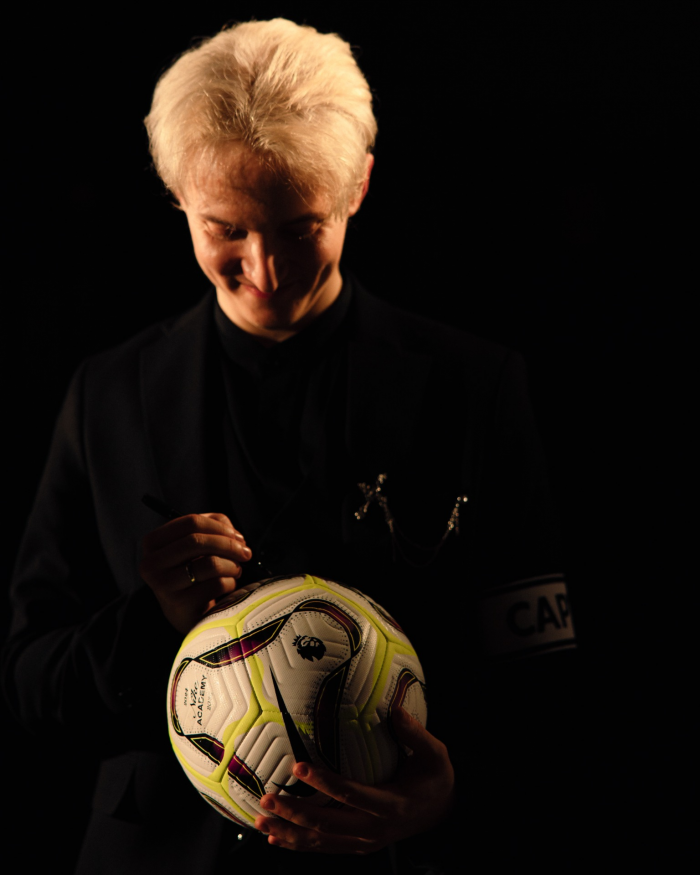 Разбитые зеркала, эстетика заброшенного поместья и пивное казино - антибрайд свадьба пары из Санкт-Петербурга в AF Brew Taproom