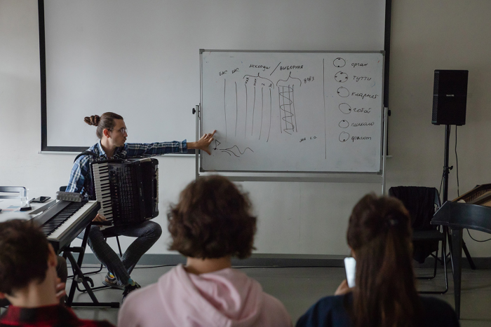 «Мы меломаны и милашки»: кто такие Hauntology и почему они наводят шуму в московском мире академической музыки