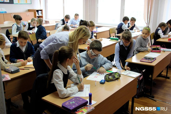 «Я выгорела, хотя только пришла»: омская учительница рассказала, почему молодые педагоги бегут из школ