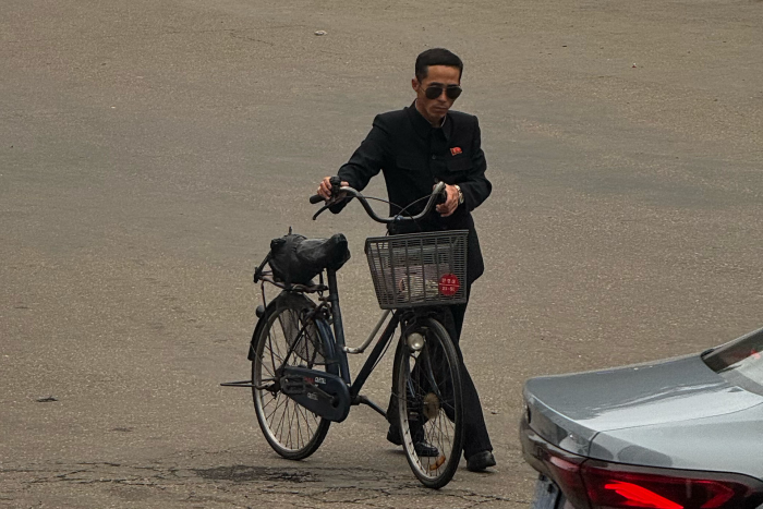 Как одеваются в Северной Корее — репортаж «Сноба»