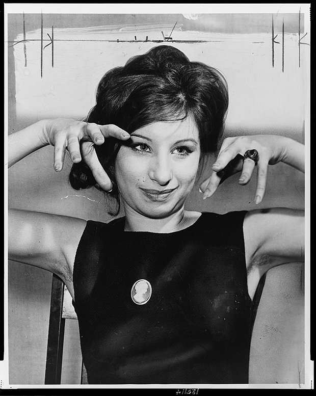 Женщины перестали бриться, а бренды зарабатывают миллионы на белье с волосами. Почему растительность на теле стала трендом?