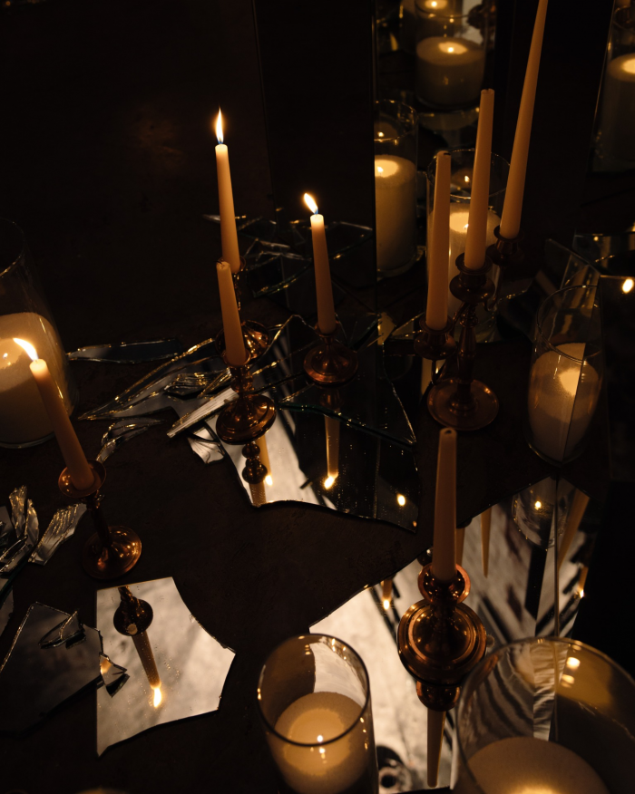 Разбитые зеркала, эстетика заброшенного поместья и пивное казино - антибрайд свадьба пары из Санкт-Петербурга в AF Brew Taproom