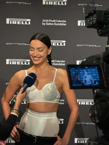 Ирина Шейк вышла в свет в бюстгальтере и брюках-белье