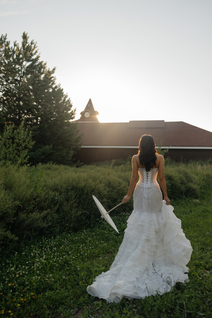 Живые бабочки на церемонии и дебют невесты в роли диджея в финале вечера - свадьба пары из Рязани в КСК История