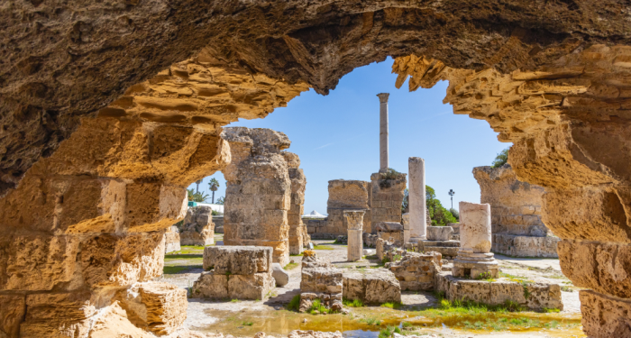 В Карфагене нашли редкую мраморную маску финикийской женщины