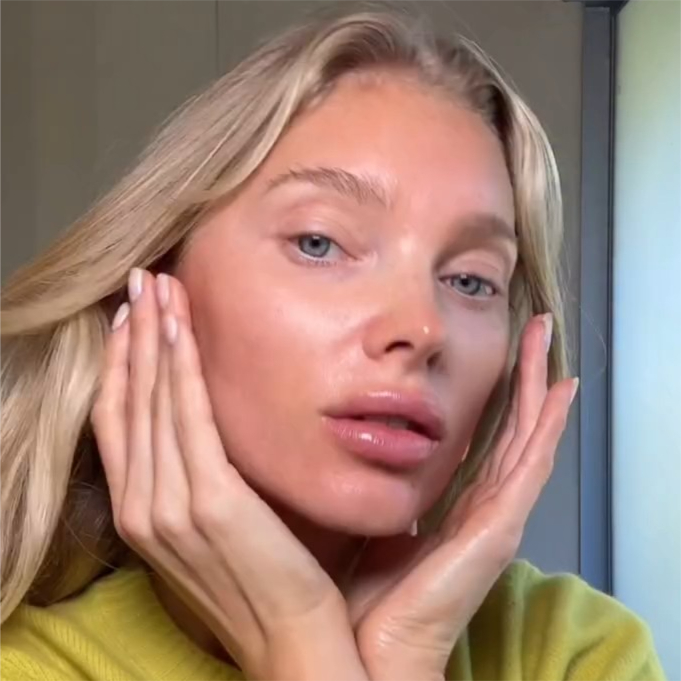 Бывший «ангел» Victoria's Secret показала лицо без макияжа