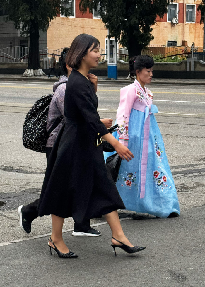 Как одеваются в Северной Корее — репортаж «Сноба»