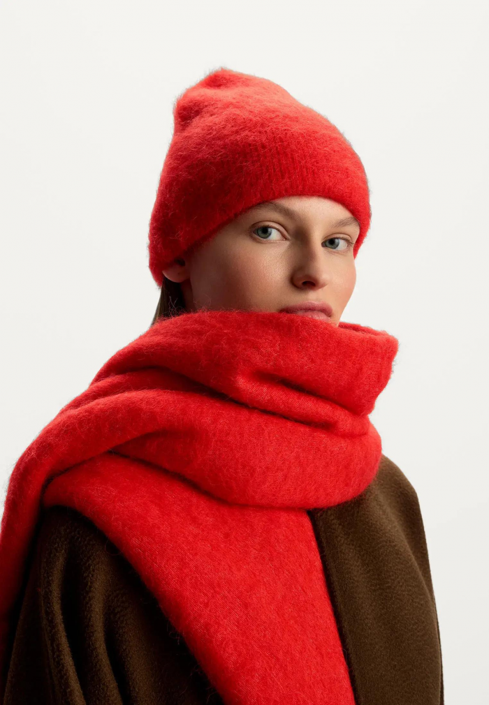 Шапки, береты и кепки: самые модные головные уборы зимы 2025/26