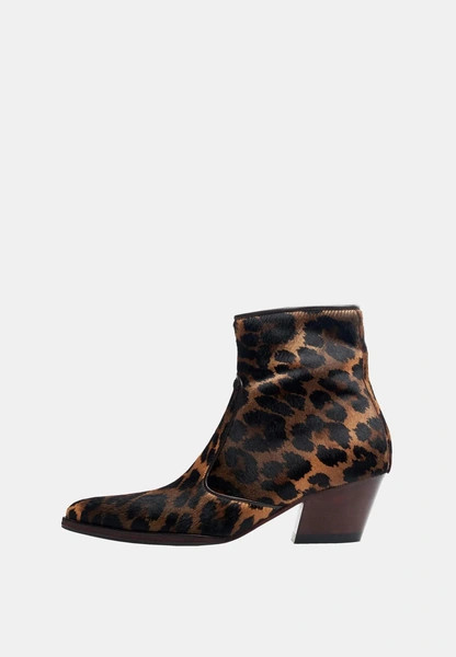 Теплая обувь: выбираем стильную пару на холодный сезон у российских брендов