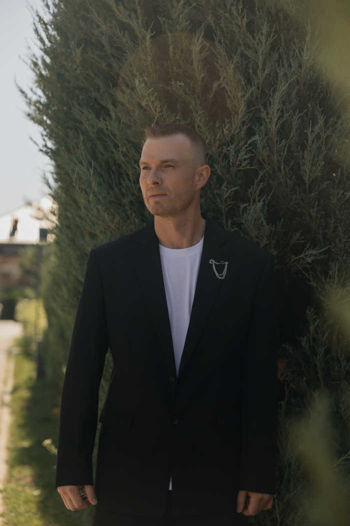 Живые бабочки на церемонии и дебют невесты в роли диджея в финале вечера - свадьба пары из Рязани в КСК История