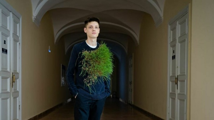 Томский дизайнер выпустил одежду, на которой растет трава