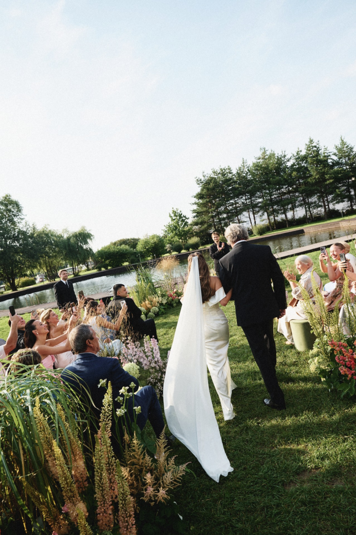 Церемония у воды, клятвы в формате импровизации и зажигательный диджей-сет - свадьба пары из Москвы в яхт-клубе Sky River