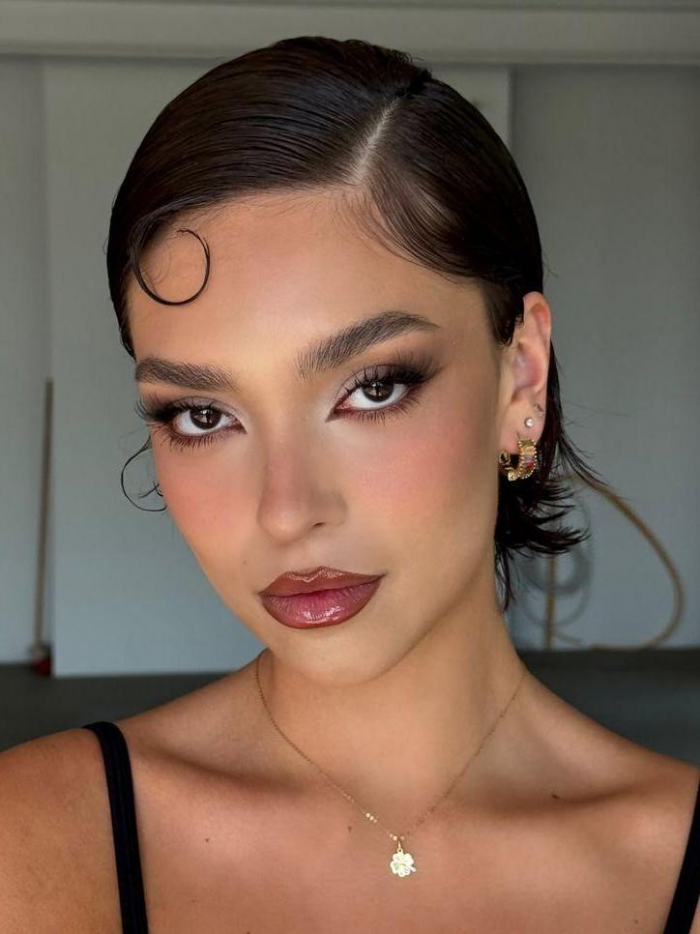 Макияж на Новый год 2026: как выглядеть роскошно в год Лошади