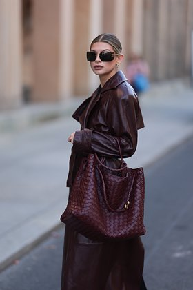 Модные женские сумки на зиму 2026 года: трендовые модели с фото, цвета, материалы и принты