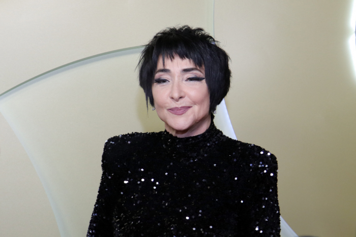 Одинаковое платье у Ёлки и Лолиты: кто выглядел лучше на «Золотом граммофоне» и сколько стоит образ