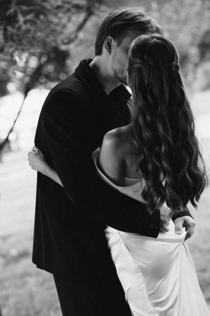 Церемония у воды, клятвы в формате импровизации и зажигательный диджей-сет - свадьба пары из Москвы в яхт-клубе Sky River