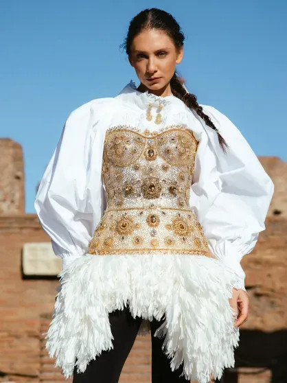 Жена главы Газпромбанка Андрея Акимова Даша Попова приняла участие в показе Александра Терехова