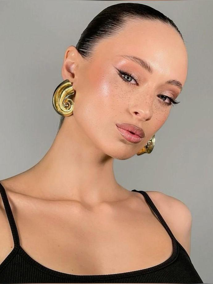 Макияж на Новый год 2026: как выглядеть роскошно в год Лошади