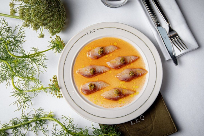 Wagyu, сибас и вдохновение: Сергей Балашов переосмысляет классику в LEO