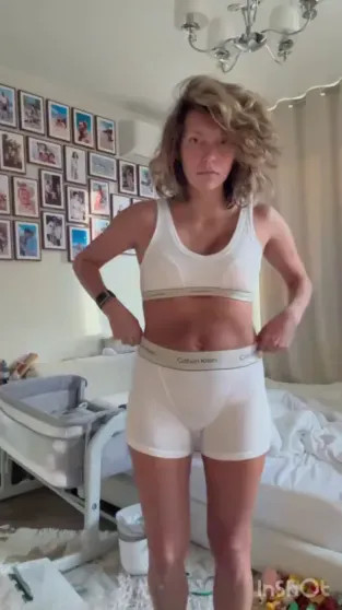 "Страшно, что в норму всё придёт не скоро". Регина Тодоренко показала фигуру спустя месяц после родов