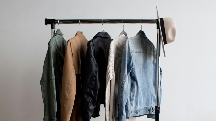 Зачищаем гардероб: как грамотно расхламиться перед праздниками и почему это важно