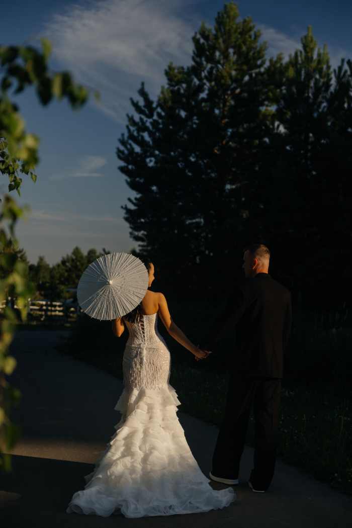 Живые бабочки на церемонии и дебют невесты в роли диджея в финале вечера - свадьба пары из Рязани в КСК История