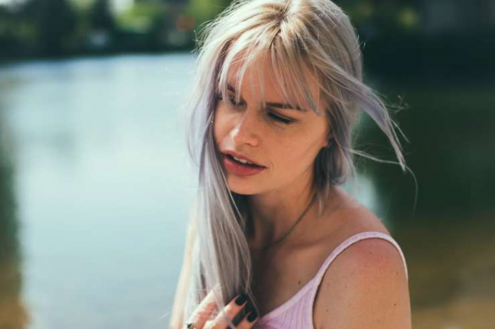 Не потерять бы в серебре: 5 секретов парикмахера по уходу за сединой