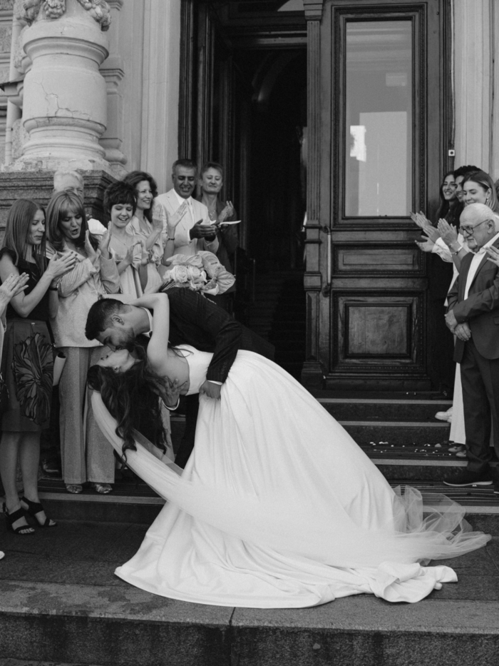 Трогательная церемония в ЗАГСе, караоке под аккомпанемент рояля и танцевальная битва в завершение вечера - свадьба пары из Санкт Петербурга