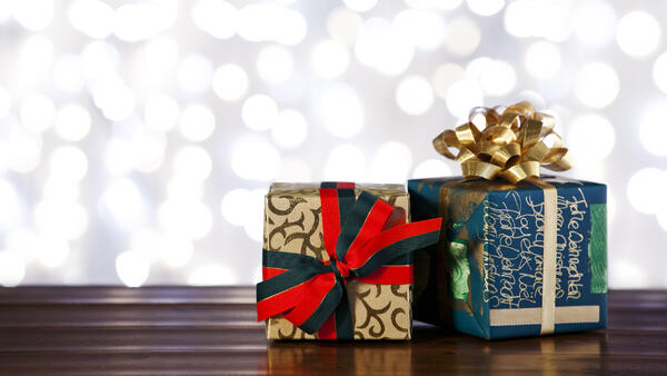 Какой подарок купить женщине на Новый год 2026, чтобы сделать ее счастливее