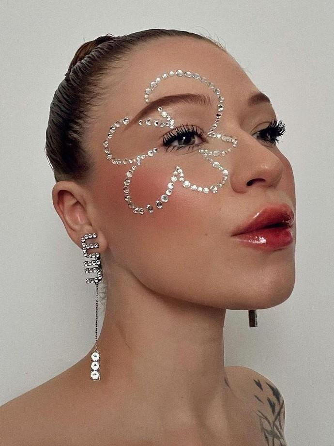 Макияж на Новый год 2026: как выглядеть роскошно в год Лошади