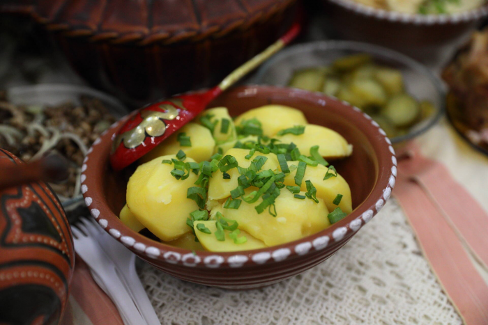 Бәрәңге ашауның 5 файдасы, 4 зыяны, пешерүнең файдалы һәм зыянлы ысуллары