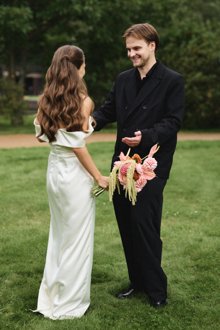 Церемония у воды, клятвы в формате импровизации и зажигательный диджей-сет - свадьба пары из Москвы в яхт-клубе Sky River