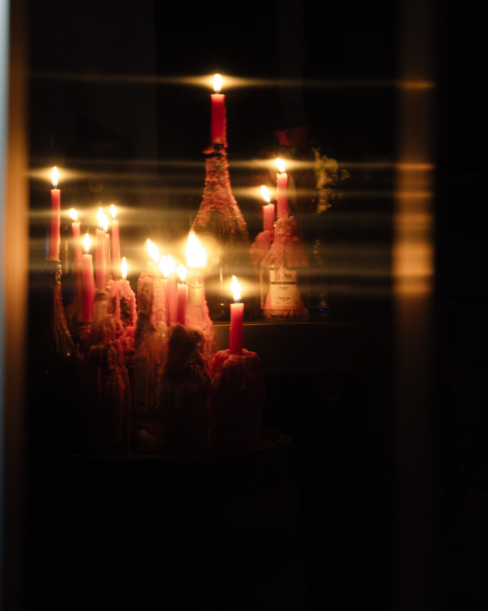 Разбитые зеркала, эстетика заброшенного поместья и пивное казино - антибрайд свадьба пары из Санкт-Петербурга в AF Brew Taproom