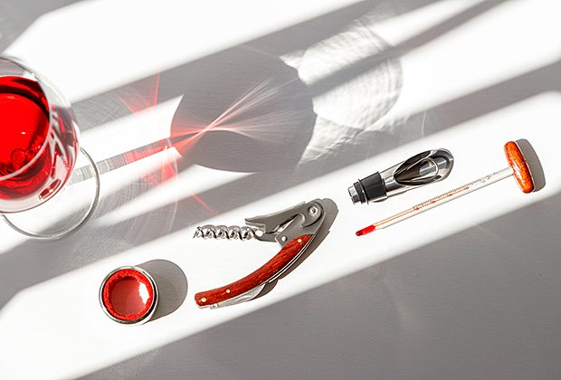 Что подарить парню на Новый год — 2026: 40+ идей