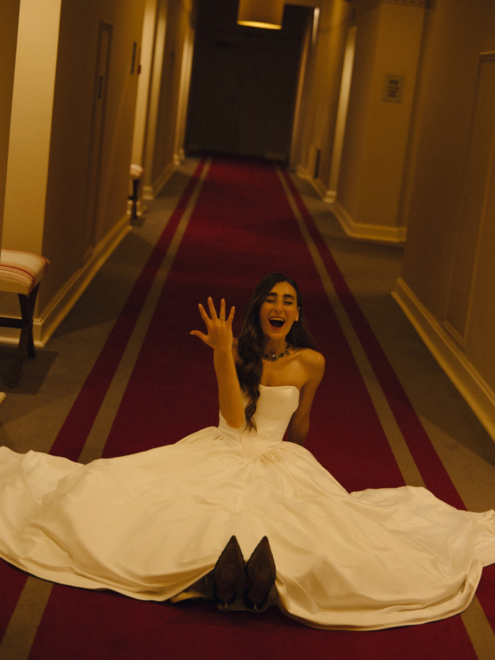 Трогательная церемония в ЗАГСе, караоке под аккомпанемент рояля и танцевальная битва в завершение вечера - свадьба пары из Санкт Петербурга