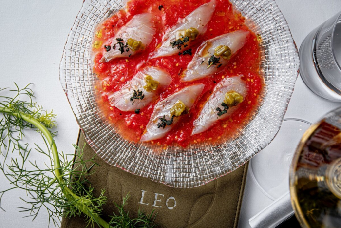 Wagyu, сибас и вдохновение: Сергей Балашов переосмысляет классику в LEO