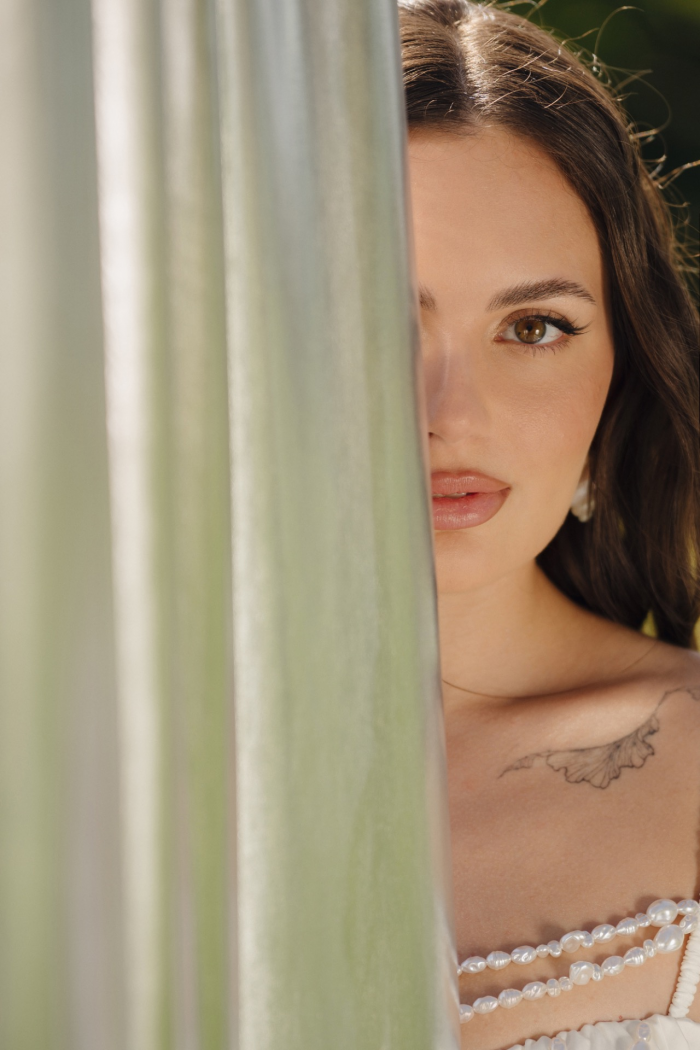 Полёт жениха на вертолёте, зеркальный подиум с прозрачными лепестками и салют под песню Dancing Queen - праздник на площадке The Sun