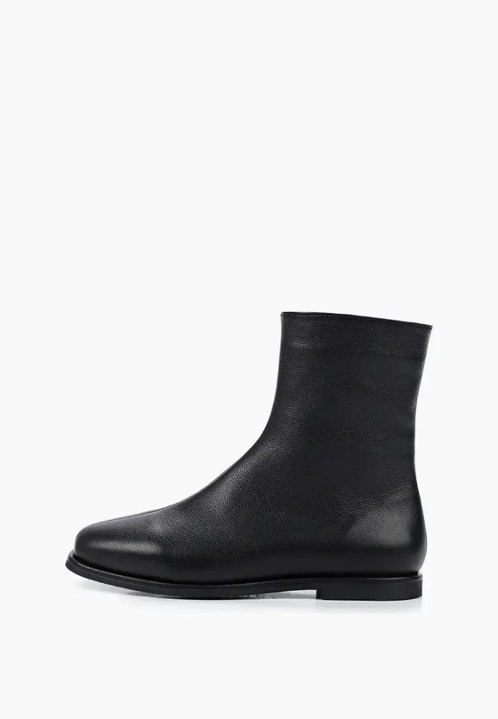 Теплая обувь: выбираем стильную пару на холодный сезон у российских брендов