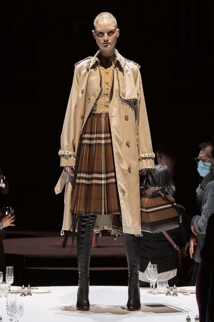 Новая коллекция Burberry вдохновлена Лондоном  