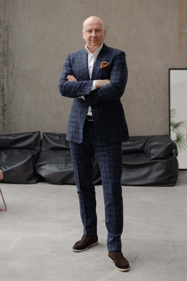 С чем носить мужской костюм: стильные сочетания и актуальные тренды  